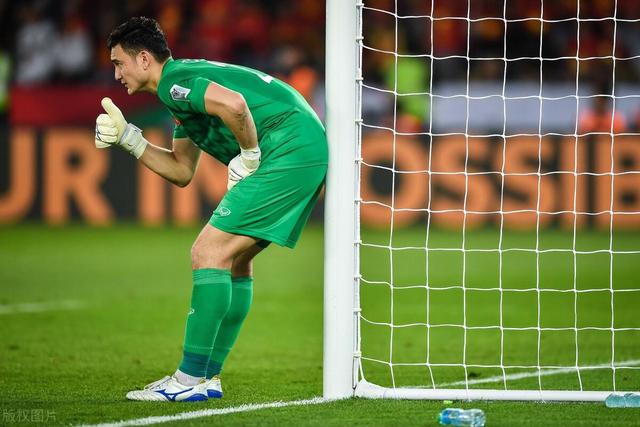 诺伊尔肋骨受伤，下周欧冠拜仁对阵巴黎出战成疑